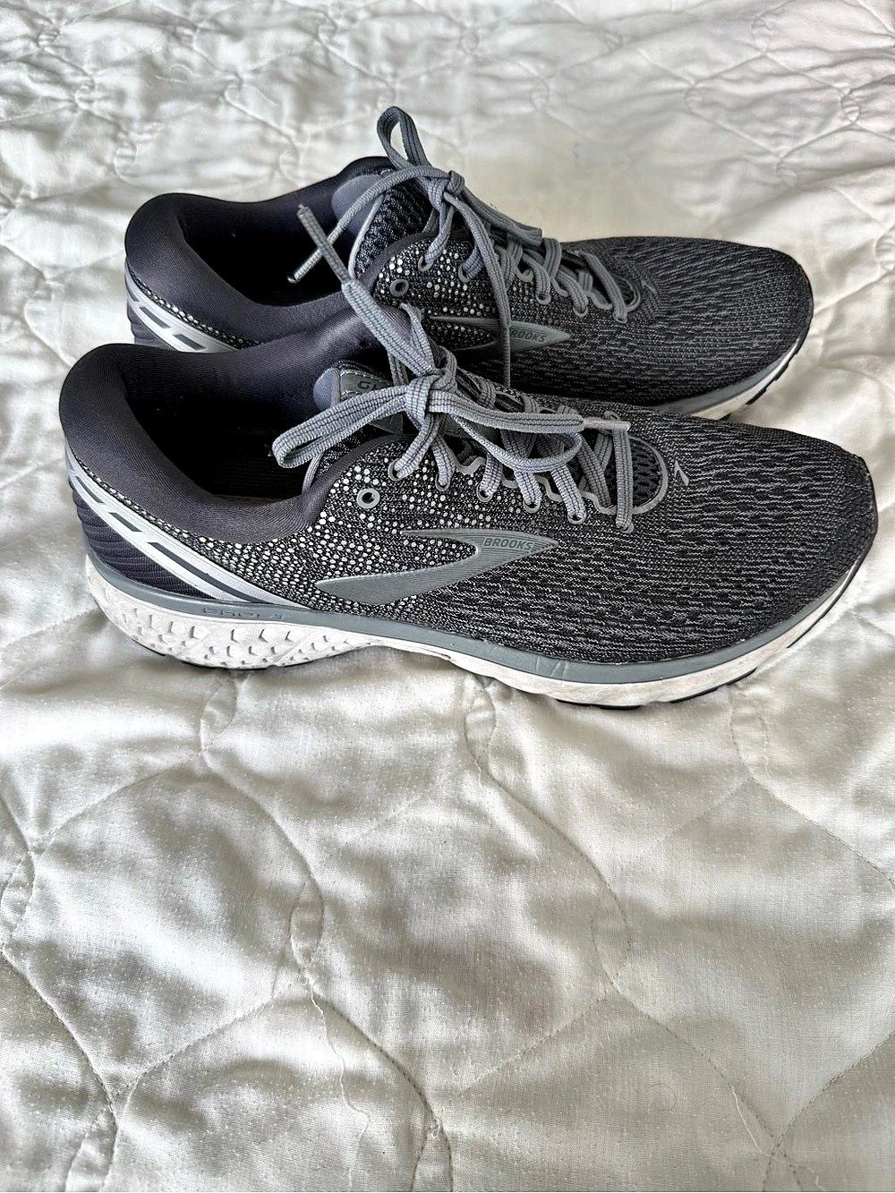 Brooks Ghost 11 Athletic Shoes Gray & Black US 10 Medium D